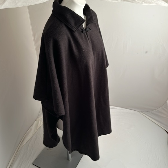 The Specialty House vintage 90s black fleece cape wrap - Picture 2 of 9